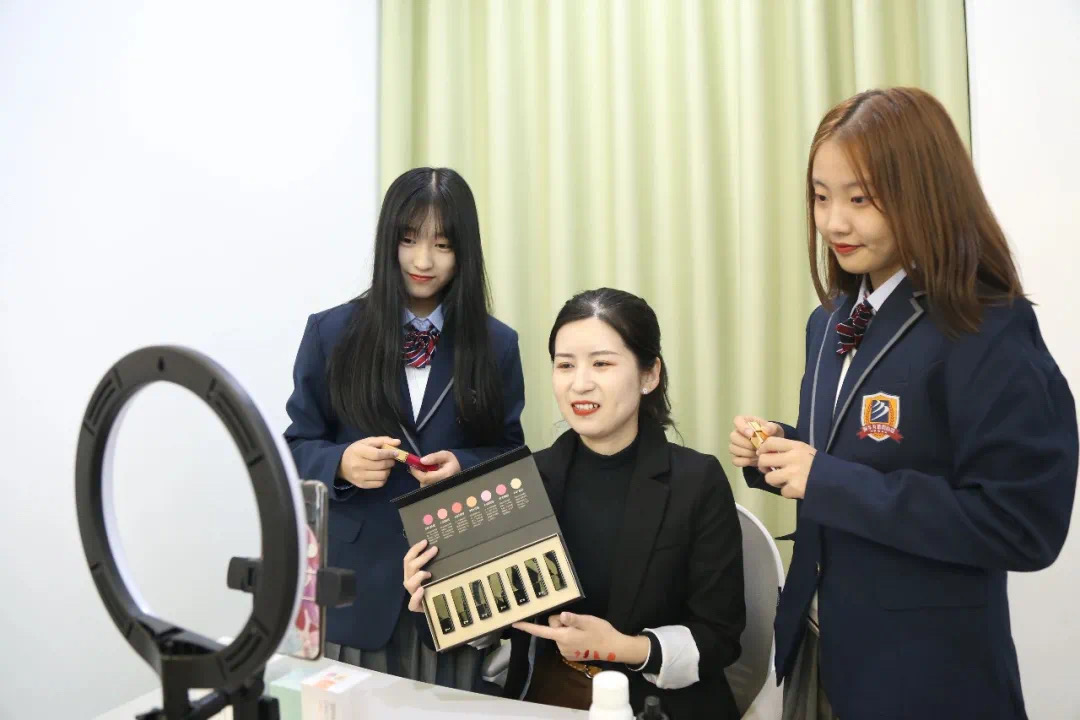 新職業(yè)“轉(zhuǎn)正”標(biāo)準(zhǔn)，互聯(lián)網(wǎng)營(yíng)銷師初中畢業(yè)即可報(bào)名！