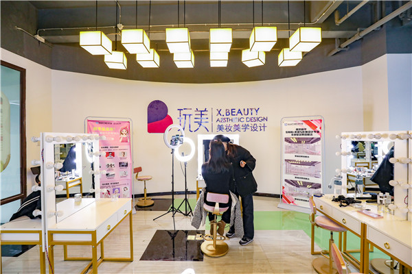 新課堂，迎接新成長|南新新華美妝新生參觀新教室