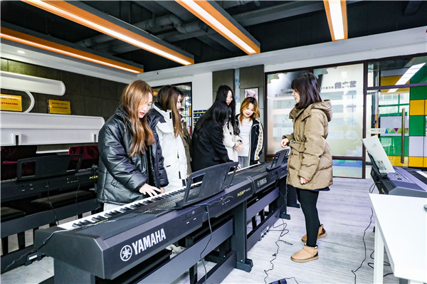 新課堂，迎接新成長|南新新華美妝新生參觀新教室