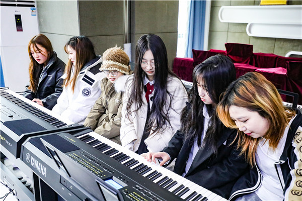 新課堂，迎接新成長|南新新華美妝新生參觀新教室