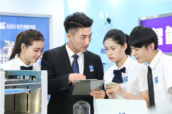 職教大品牌新華電腦教育“洞察職教，預(yù)見未來”