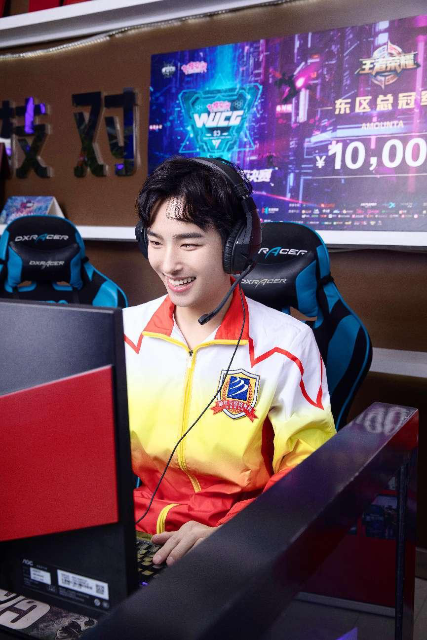 王者爭(zhēng)霸 限定名額！LGD俱樂部明星成員來新華啦！快來一戰(zhàn)高低