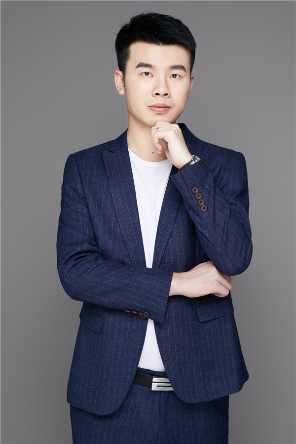 王者爭(zhēng)霸 限定名額！LGD俱樂部明星成員來新華啦！快來一戰(zhàn)高低