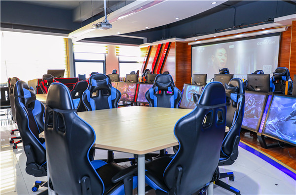 競青春，逐夢想|南京新華電競開放日燃情開戰(zhàn)