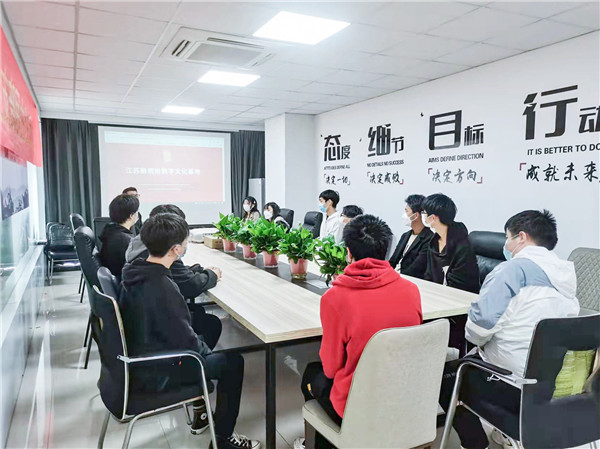 企業(yè)招聘進(jìn)校園，助力學(xué)生高質(zhì)量就業(yè)