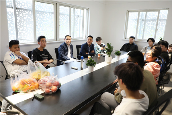 暖心回訪(fǎng)見(jiàn)證成長(zhǎng)，愛(ài)與責(zé)任一路相隨