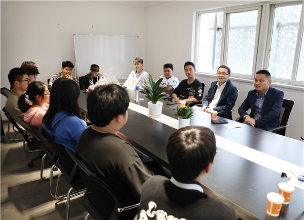 暖心回訪(fǎng)見(jiàn)證成長(zhǎng)，愛(ài)與責(zé)任一路相隨