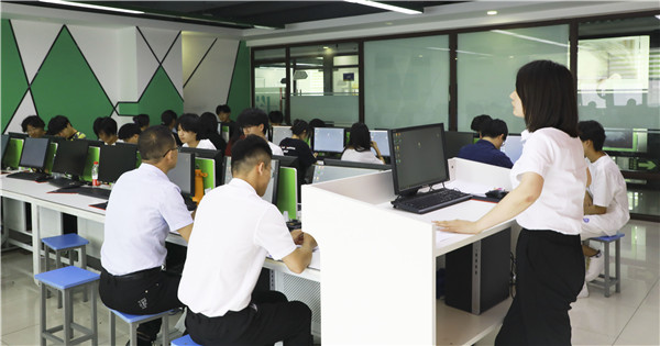 南京新華結課答辯|你們的成長，我們來見證！