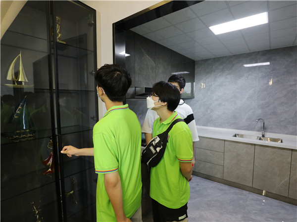 菁英訓(xùn)練營(yíng)職業(yè)體驗(yàn)周|南京新華赴交換空間參觀活動(dòng)圓滿(mǎn)落幕