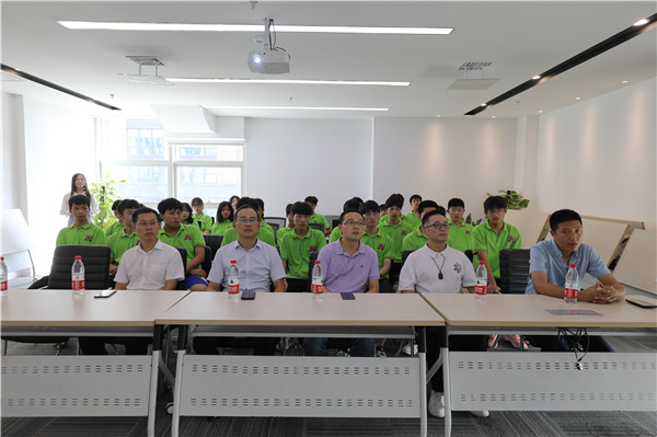 大咖進(jìn)校園|雛鷹展翅，智領(lǐng)未來(lái)