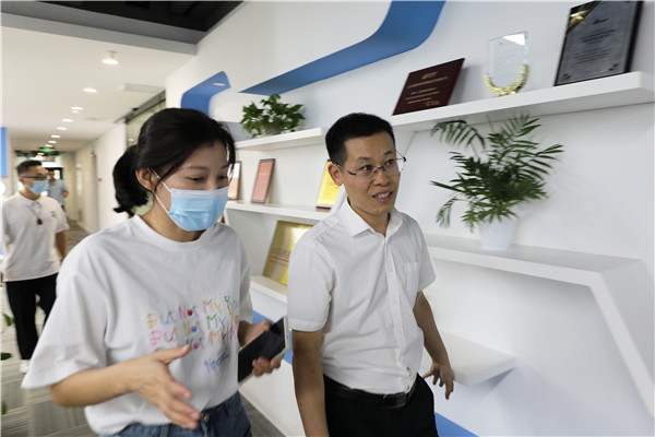 南京新華教師進(jìn)企業(yè)，為實(shí)踐教學(xué)保駕護(hù)航