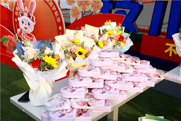 “三八”國際婦女節(jié)來臨，南京新華向所有女性致以節(jié)日最美好的祝福！