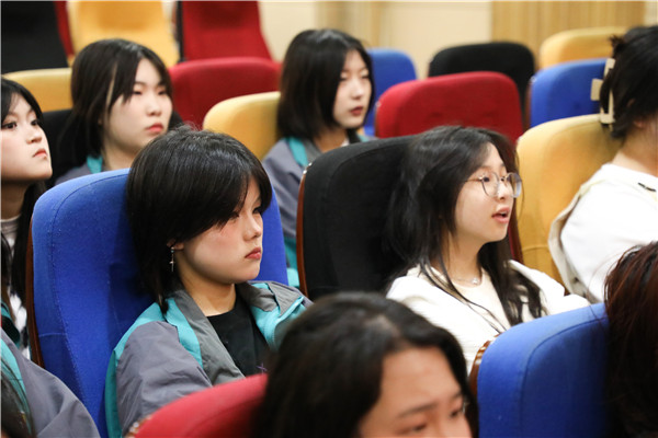 家?；?共促成長|南京新華《商業(yè)美工后期實訓》課程結課答辯順利結束