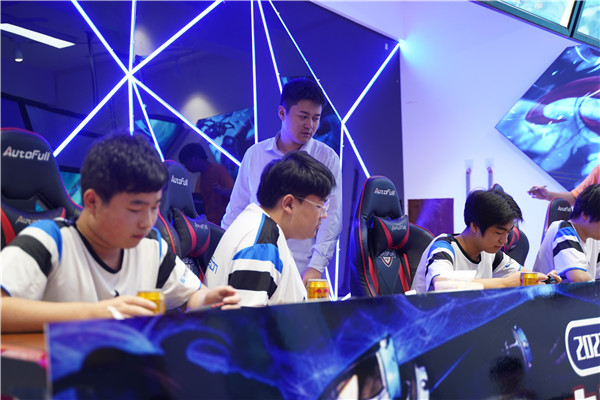 恭喜！我校學生代表隊榮獲2023 年“迎亞運”新華電腦教育王者榮耀電競對抗賽亞軍