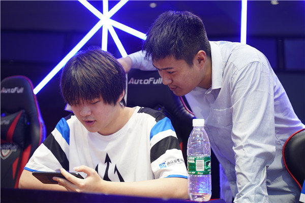 恭喜！我校學生代表隊榮獲2023 年“迎亞運”新華電腦教育王者榮耀電競對抗賽亞軍