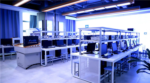 南京新華電腦專修學(xué)校智能芯片封裝與檢測(cè)新<a href=http://njxh.cn target=_blank class=infotextkey>專業(yè)</a>正式發(fā)布！