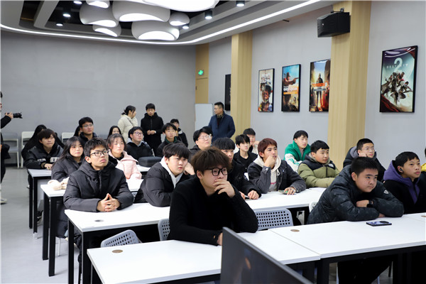 互聯(lián)網(wǎng)之旅|南京新華赴唯晶科技體驗(yàn)研學(xué)游活動(dòng)圓滿(mǎn)結(jié)束