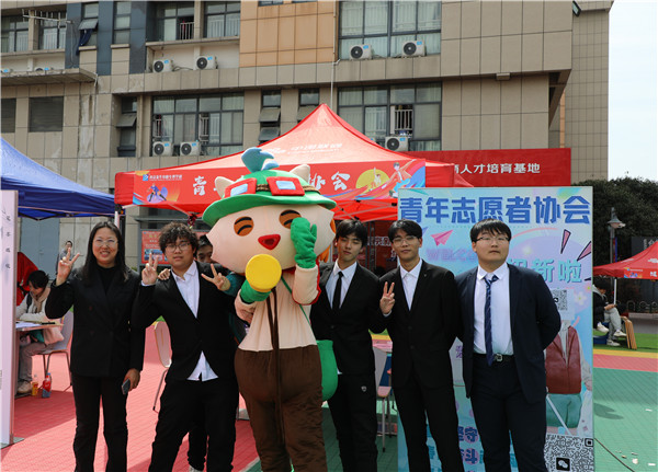 追光有“你”，歡迎“新”上人 南京新華電腦專修學校2024年春季社團招新大會順利收官