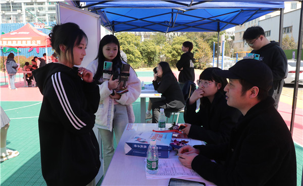 新華筑夢，職贏未來 南京新華2024年春季校園招聘會暨校企融合簽約儀式圓滿舉行