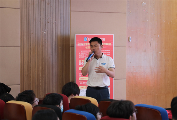 南京新華電腦專修學(xué)校舉辦感恩母親節(jié)教育講座，傳承孝道文化