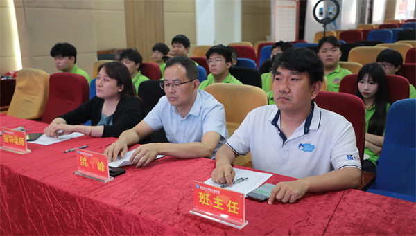 南京新華電腦專修學(xué)?；ヂ?lián)網(wǎng)2303班結(jié)課答辯圓滿落幕，學(xué)子展現(xiàn)<a href=http://njxh.cn target=_blank class=infotextkey>專業(yè)</a>技能與風(fēng)采