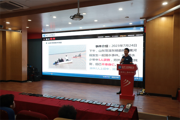 南京新華電腦專修學(xué)校舉辦新生安全教育講座，鄭德剛老師精彩開講