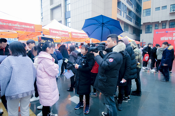 南京新華校園人才交流會(huì)，引眾多媒體聚焦關(guān)注