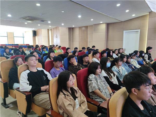 大咖進(jìn)校園|把人生過成藝術(shù)，將藝術(shù)寫進(jìn)人生