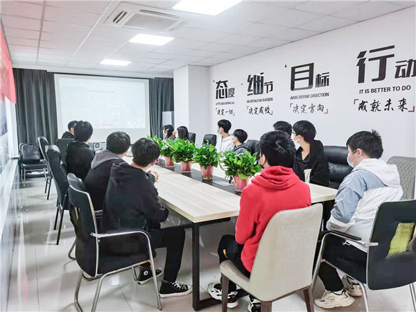 企業(yè)招聘進校園，助力學(xué)生高質(zhì)量就業(yè)