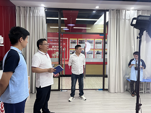 企業(yè)進(jìn)校園，真實(shí)電商直播項(xiàng)目