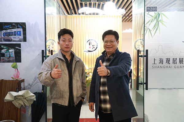 科技賦能夢(mèng)想，師恩照亮前程：南京新華電腦專修學(xué)校程老師慰問成功學(xué)子許義虎