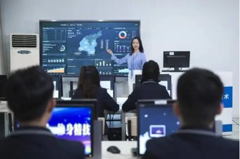 【媒體關(guān)注】學(xué)互聯(lián)網(wǎng)金融與智能財(cái)會(huì)專業(yè)，為什么要來新華？