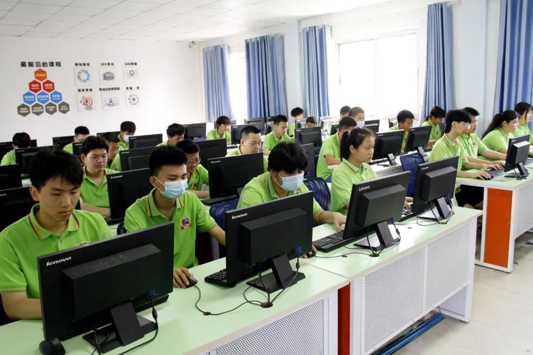 補(bǔ)錄通道 | 南京新華電腦專修學(xué)院少量招生補(bǔ)錄中，名額有限，欲報(bào)從速！