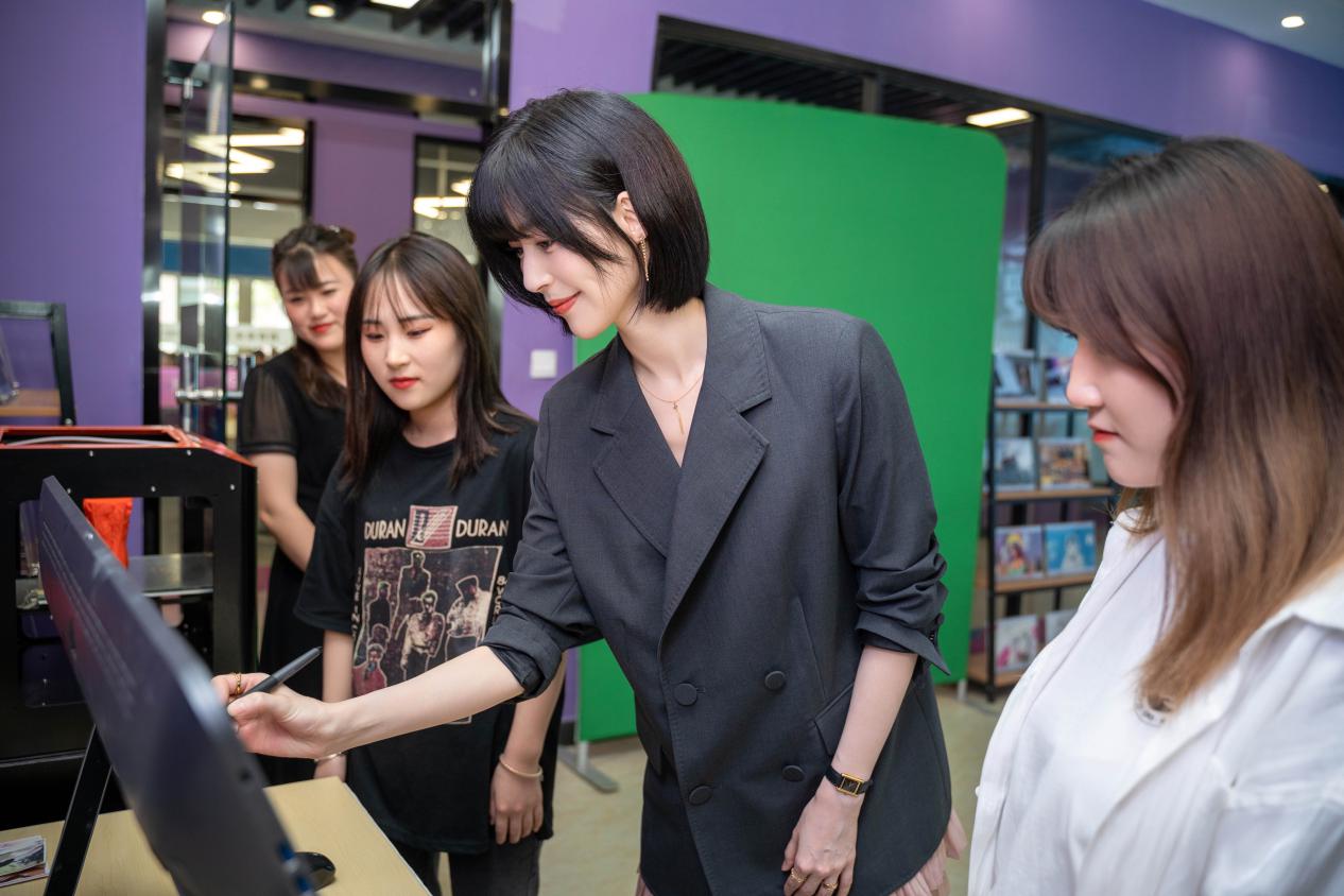 新華互聯(lián)網(wǎng)科技教學(xué)怎么樣？演員盧杉這么說