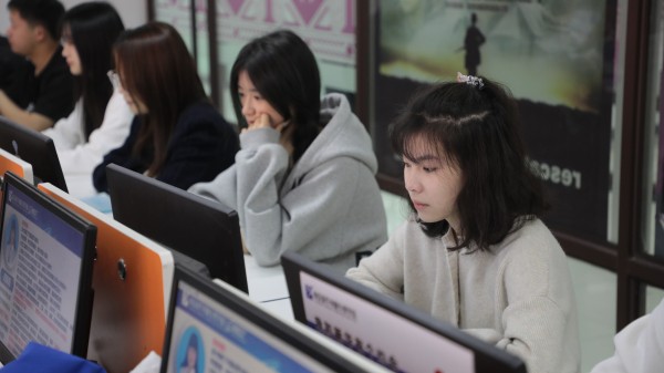 數(shù)控銑技術(shù)助力河南小伙年薪35萬(wàn)，南京新華電腦詮釋技能教育新價(jià)值