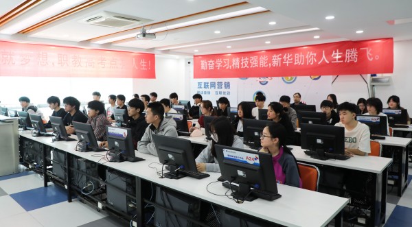 初中畢業(yè)生沒考上學(xué)什么？南京新華電腦為你指引未來方向！