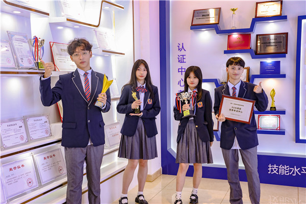 當(dāng)分?jǐn)?shù)不再是唯一解：一位初中家長的轉(zhuǎn)型思考，揭秘職業(yè)教育的逆襲密碼