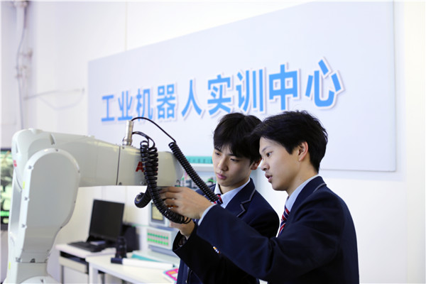 智能制造揚(yáng)帆起航——透視行業(yè)浪潮與南京新華人才培養(yǎng)新機(jī)遇