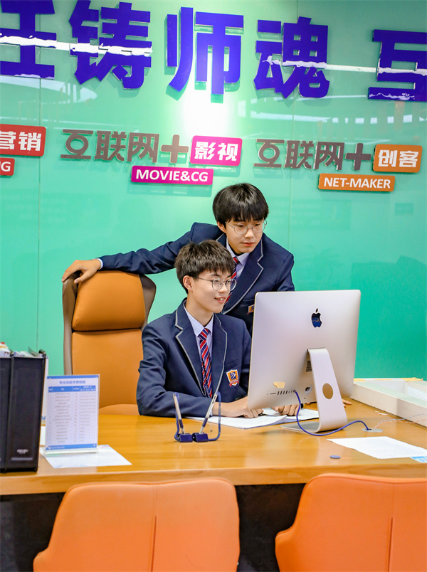 在南京新華學(xué)互聯(lián)網(wǎng)應(yīng)用技術(shù)有哪些優(yōu)勢？