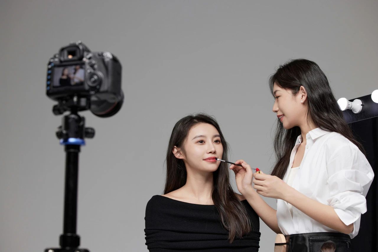 彩妝行業(yè)復(fù)蘇背后，