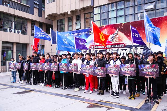 理實結(jié)合，新華學(xué)子展現(xiàn)專業(yè)電競風采！