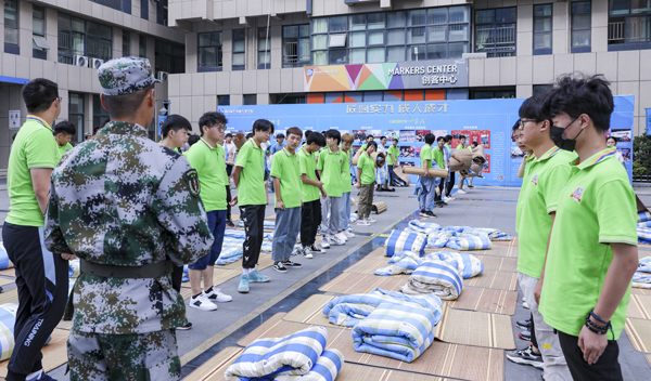 新生第一課，素質(zhì)拓展打響校園生活第一槍！