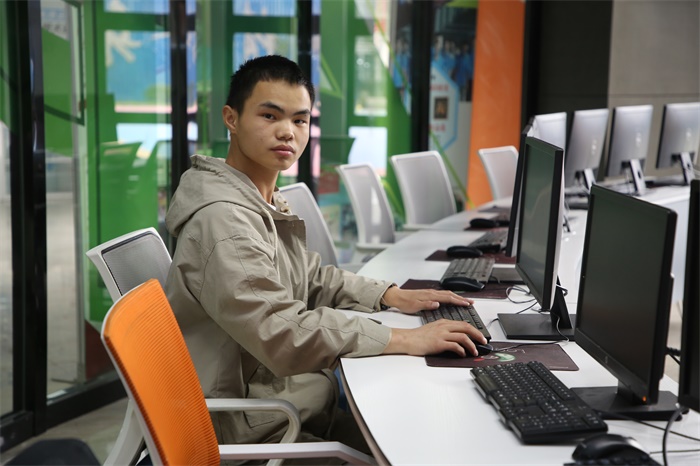 兵哥哥專屬之青春無悔，夢想無價(jià)